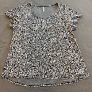 LuLaRoe Irma Tunic Top 2XL Womens Black White Floral Burst High Low Short Sleeve